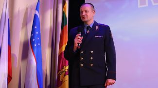 Александр Васильев во время церемонии награждения. Фото Академии МВД