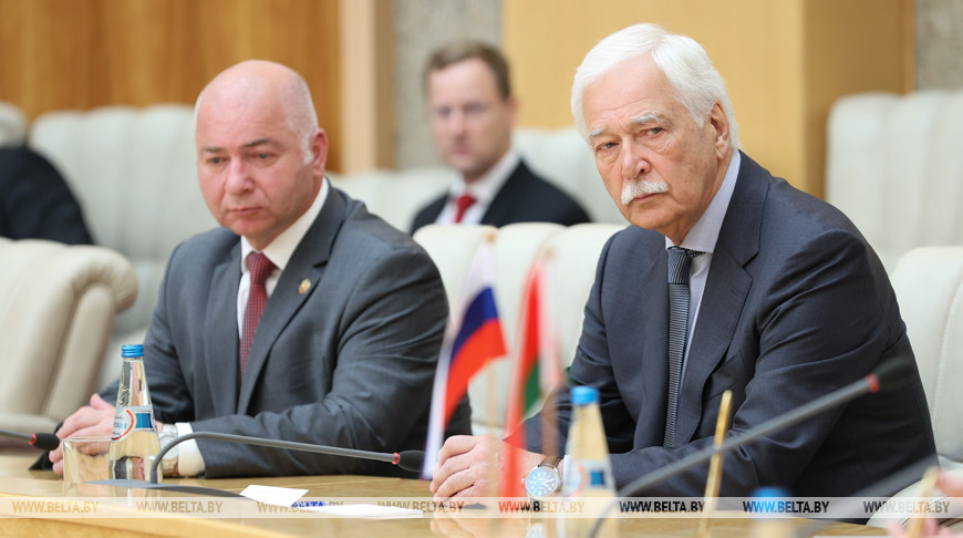 Председатель Следственного комитета Республики Беларусь Дмитрий Гора и посол России в Беларуси Борис Грызлов