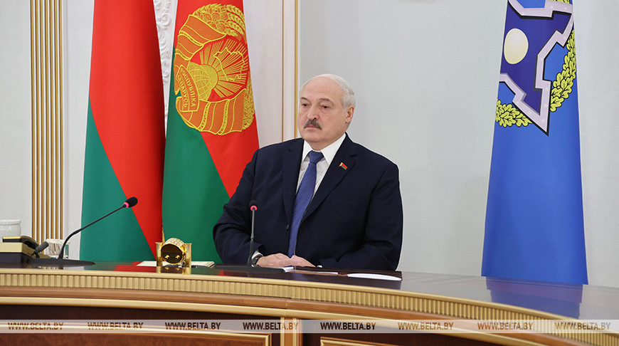 Александр Лукашенко во время проведения онлайн-саммита ОДКБ