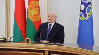 Александр Лукашенко во время проведения онлайн-саммита ОДКБ