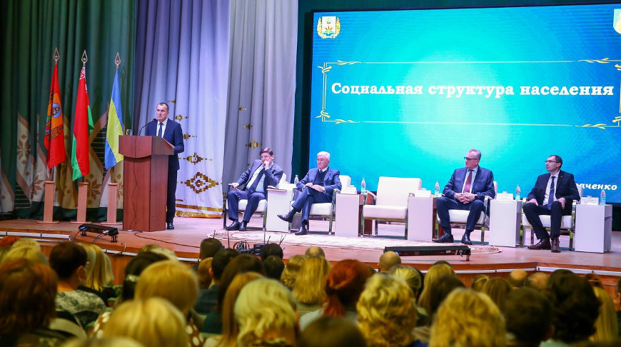 Анатолий Исаченко во время встречи. Фото Фото Мариам Табагари,  ИА "Могилевские ведомости" 