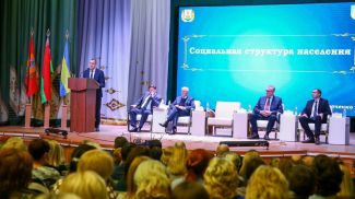 Анатолий Исаченко во время встречи. Фото Фото Мариам Табагари, ИА &quot;Могилевские ведомости&quot;