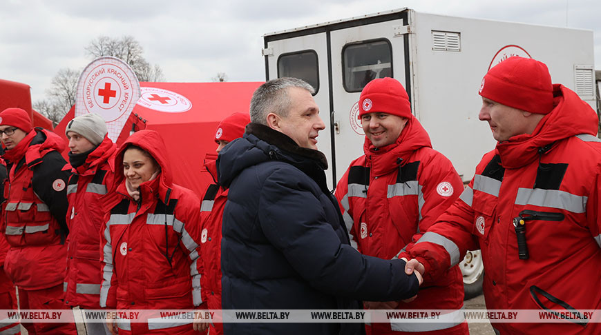 Иван Крупко с сотрудниками Белорусского Красного Креста