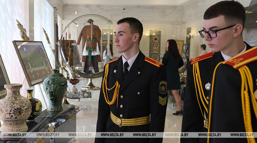Фото из архива. Учащиеся Специализированного лицея МВД побывали 11 мая на экскурсии во Дворце Независимости