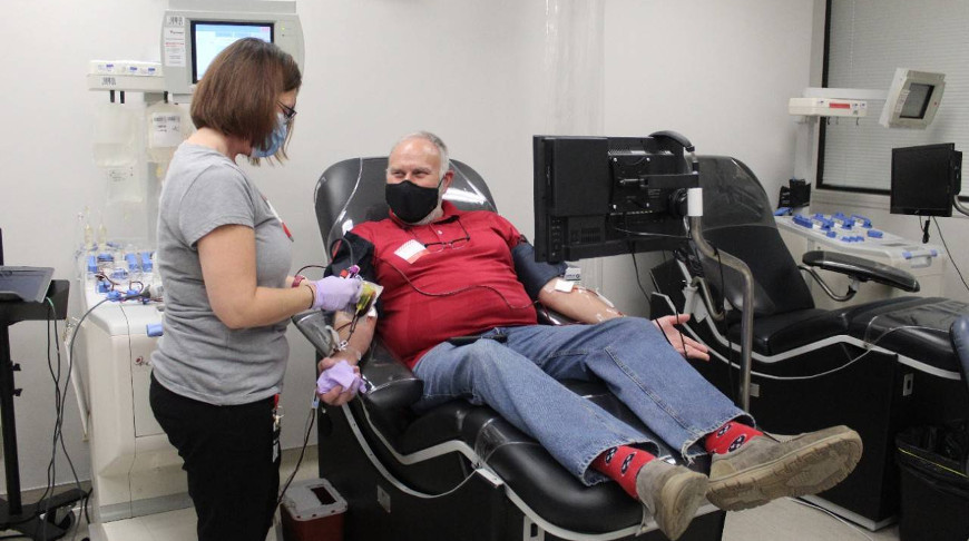 Во время донорской сдачи крови. Фото Красного креста США