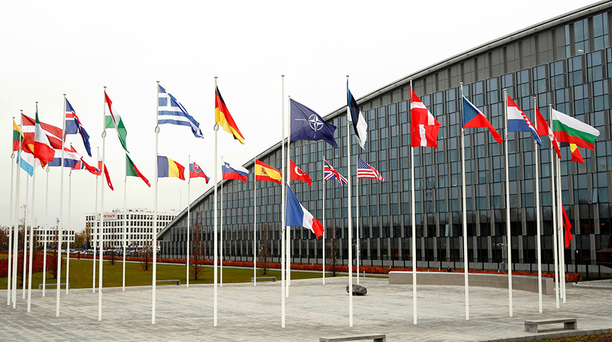 Флаги стран НАТО у штаб-квартиры в Брюсселе. Фото Reuters