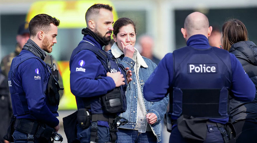 Полиция на месте, где автомобиль въехал в толпу людей в Стрепи-Бракньи, Бельгия. Фото Reuters