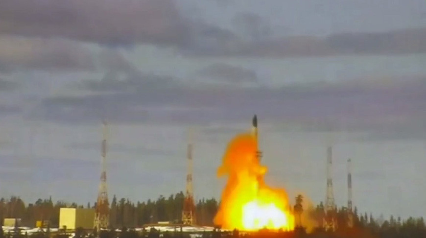 Запуск межконтинентальной баллистической ракеты "Сармат". Скриншот из видео RT