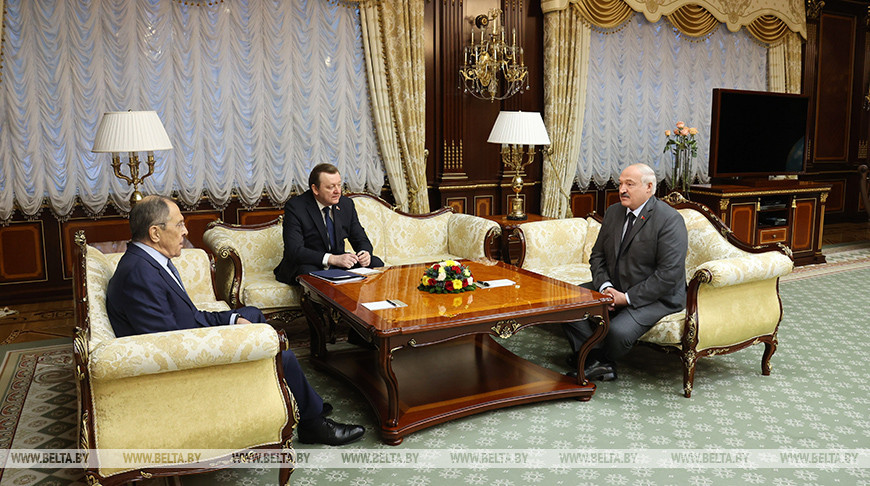 Президент Беларуси Александр Лукашенко 19 января встретился с министром иностранных дел России Сергеем Лавровым