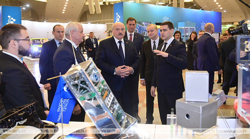 Президент Беларуси Александр Лукашенко 20 января посетил выставку научно-технических достижений "Беларусь интеллектуальная"