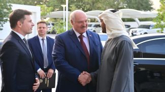 Президент Беларуси Александр Лукашенко и Президент ОАЭ шейх Мухаммед Бен Заид аль-Нахайян во врем явстречи 2 февраля 2022 года