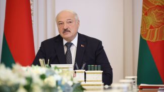 Александр Лукашенко во время расширенного совещания с руководством Совета Министров