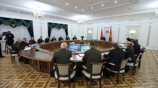 Александр Лукашенко во время заседания Совета безопасности