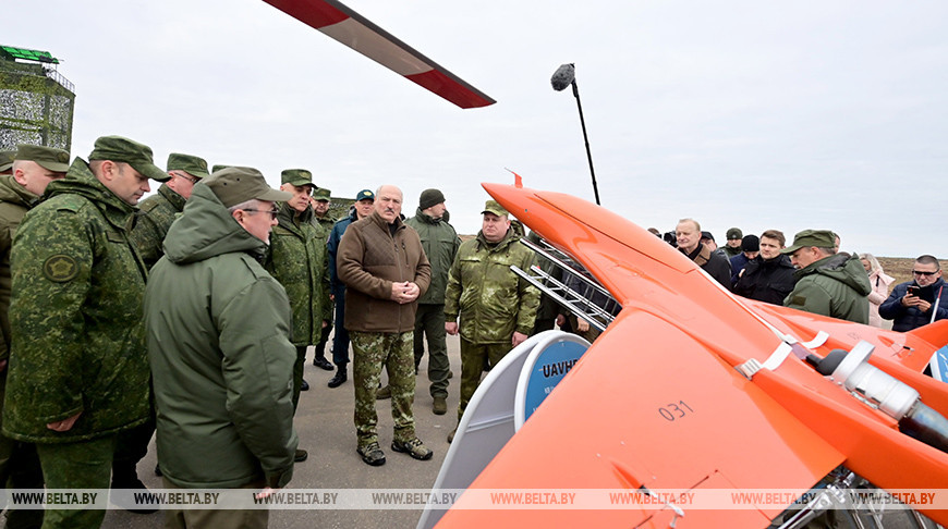 21 октября 2022 года Александр Лукашенко на общевойсковом полигоне Обуз-Лесновский в Брестской области ознакомился с отечественными разработками военно-промышленного комплекса