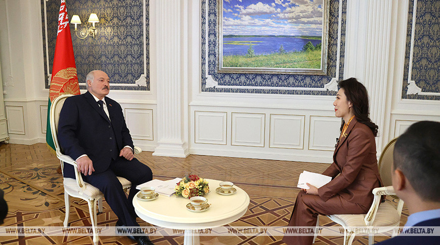 Александр Лукашенко и Ли Тунтун