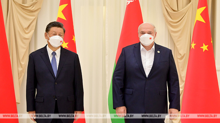 Председатель Китайской Народной Республики Си Цзиньпин и Президент Беларуси Александр Лукашенко во время саммита ШОС в Самарканде. Фото из архива