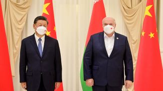 Председатель Китайской Народной Республики Си Цзиньпин и Президент Беларуси Александр Лукашенко во время саммита ШОС в Самарканде. Фото из архива