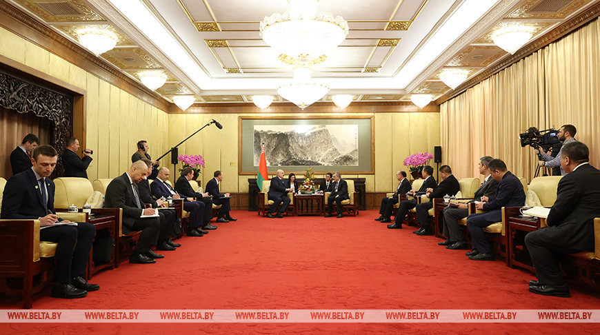 Александр Лукашенко на встрече с председателем правления корпорации "СИТИК Групп" Чжу Хэсинем