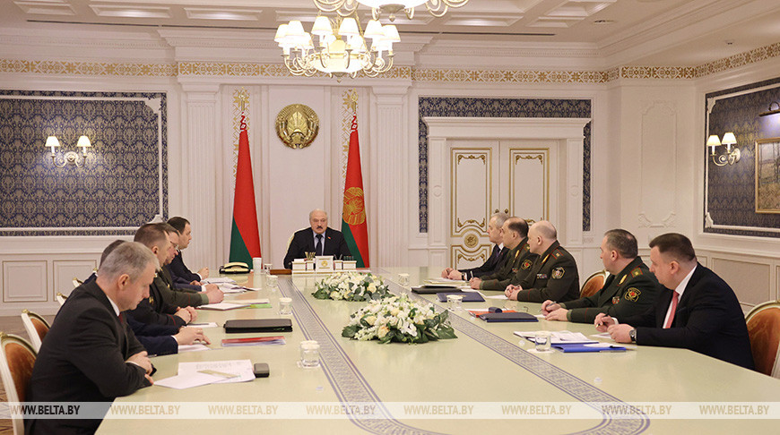 Александр Лукашенко во время совещания по вопросам финансирования закупок продукции военного назначения