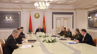 Александр Лукашенко во время совещания по вопросам финансирования закупок продукции военного назначения