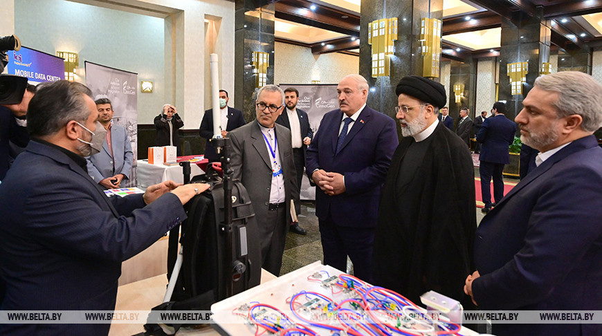 Президенты Беларуси и Ирана Александр Лукашенко и Эбрахим Раиси вместе посетили выставку ведущих медицинских и научно-инновационных производителей Ирана