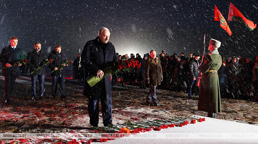 Александр Лукашенко принял участие в республиканском митинге-реквиеме "Лампада памяти", приуроченном к 78-й годовщине хатынской трагедии, март 2021 года