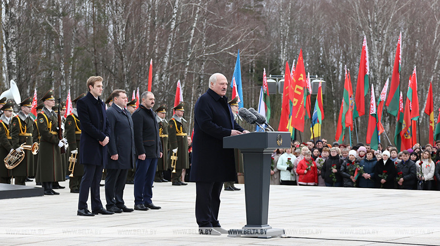 Александр Лукашенко принял участие в памятном мероприятии, приуроченном к 80-летней годовщине хатынской трагедии