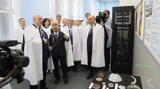 Александр Лукашенко 17 марта посетил холдинг &quot;Планар&quot;, где обсудил перспективы развития микроэлектроники