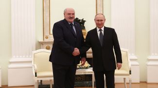 Александр Лукашенко и Владимир Путин во время двусторонней встречи 5 апреля в Москве