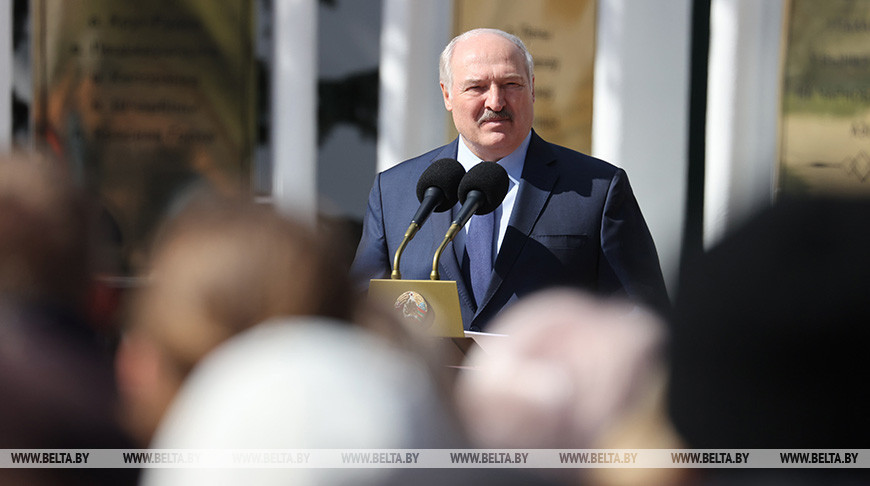 Александр Лукашенко во время митинга-реквиема по случаю 35-летия аварии на Чернобыльской атомной электростанции, который состоялся 26 апреля в Брагине, 2021 год