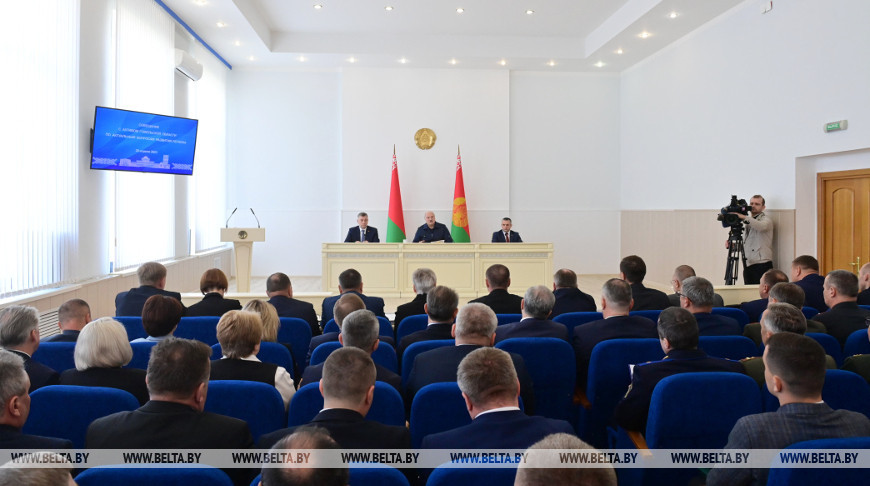 Александр Лукашенко во время совещания с активом Гомельской области