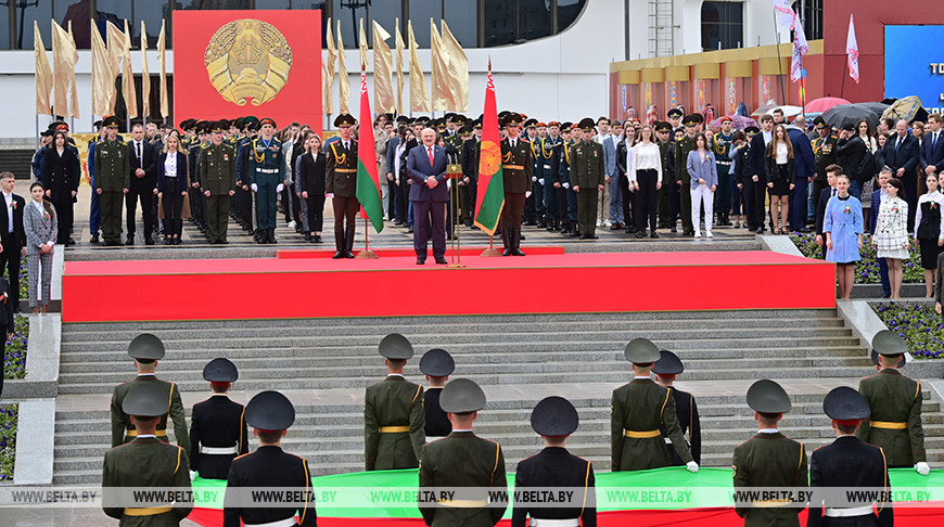 Александр Лукашенко в Минске принял участие в торжественном ритуале чествования государственных символов, май 2022 года