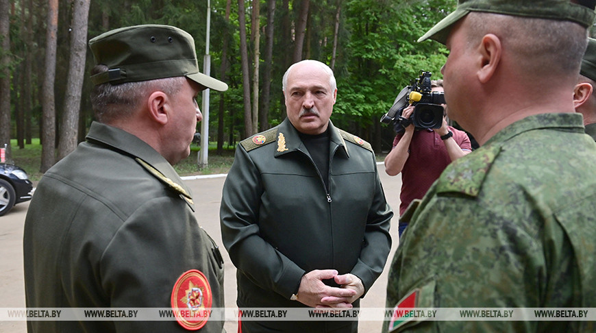 Александр Лукашенко посетил Центральный командный пункт ВВС и войск ПВО и заслушал доклад об организации и выполнении задач боевого дежурства по противовоздушной обороне