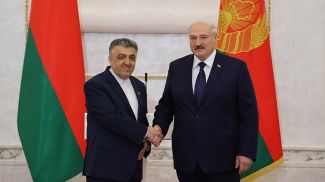Чрезвычайный и Полномочный Посол Исламской Республики Иран в Республике Беларусь Алиреза Санеи и Президент Беларуси Александр Лукашенко