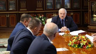 Александр Лукашенко во время рассмотрения кадровых вопросов