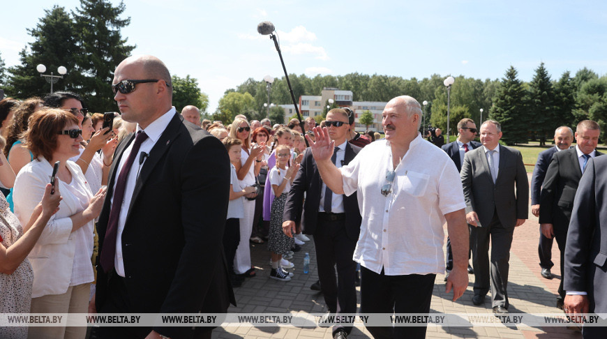 Александр Лукашенко во время встречи с жителями агрогородка Беловежский в Каменецком районе