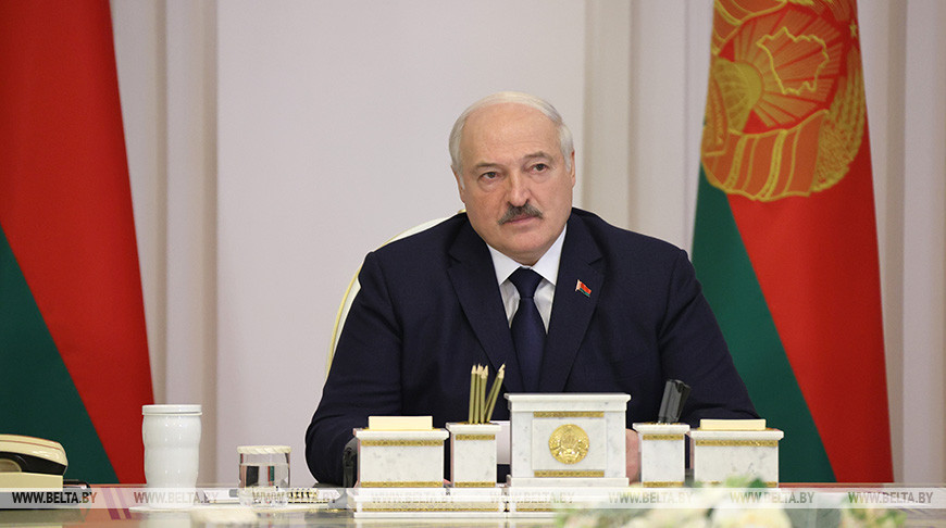 Александр Лукашенко во время совещания по актуальным вопросам развития Витебского региона