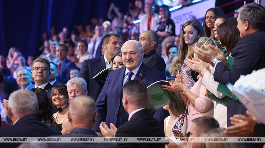 Александр Лукашенко во время посещения финала ХIII Национального конкурса красоты "Мисс Беларусь - 2023"