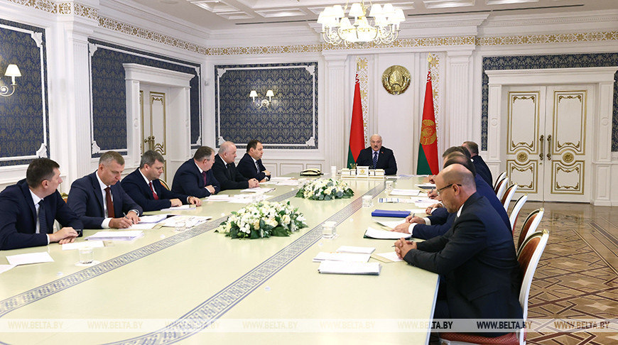 Александр Лукашенко во время совещания по вопросам экспорта белорусских товаров