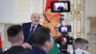 Президент Беларуси Александр Лукашенко во время встречи с молодежным активом