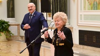 Александр Лукашенко в преддверии Дня Победы вручил государственные награды заслуженным деятелям различных сфер, май 2023 года