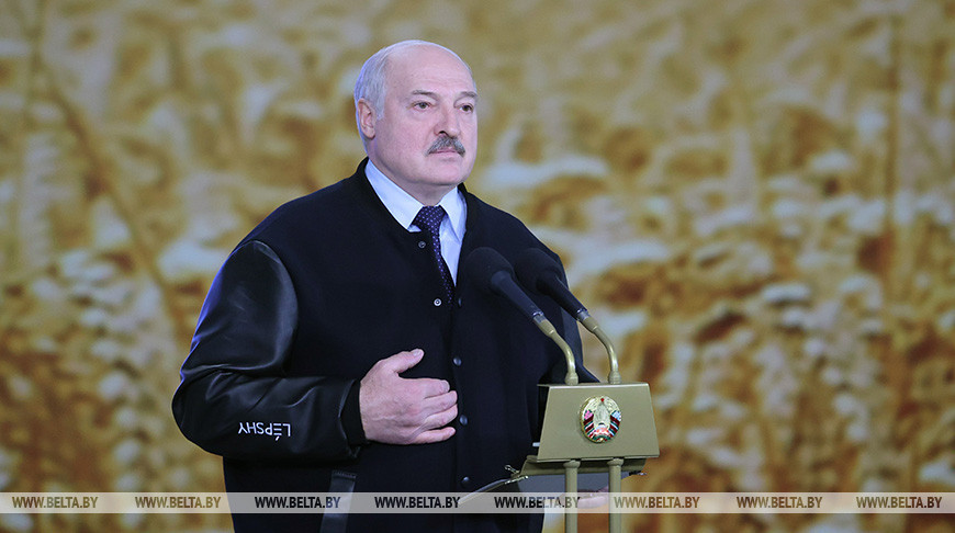 Александр Лукашенко во время посещения Белорусской национальной биотехнологической корпорации (БНБК) в Пуховичском районе, ноябрь 2022 года