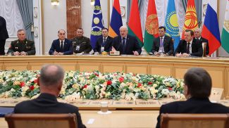 Александр Лукашенко во время заседания на открытии сессии Совета коллективной безопасности ОДКБ