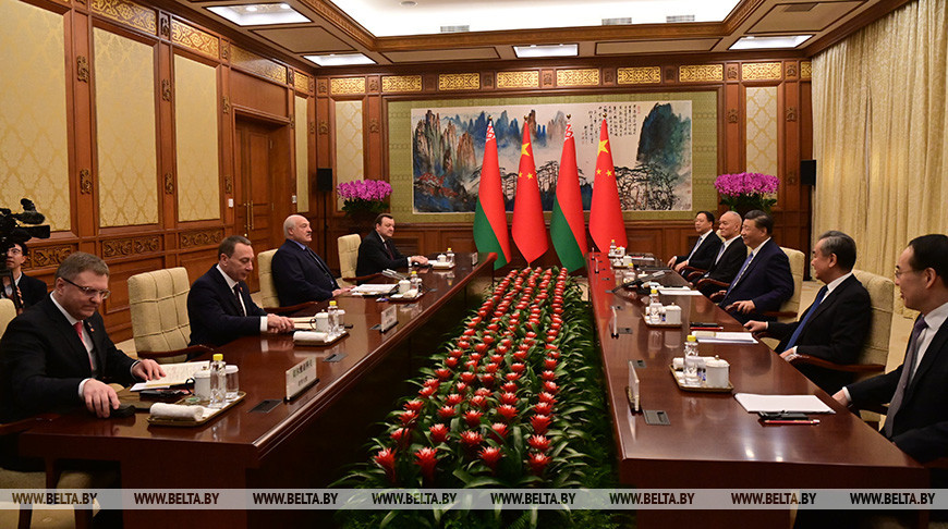Президент Беларуси Александр Лукашенко во время переговоров в Пекине с Председателем КНР Си Цзиньпином