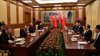Президент Беларуси Александр Лукашенко во время переговоров в Пекине с Председателем КНР Си Цзиньпином