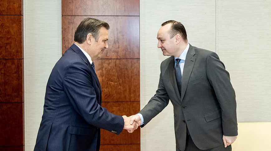Анатолий Калинин и Влад Батрынча. Фото Посольства Республики Беларусь в Республике Молдова