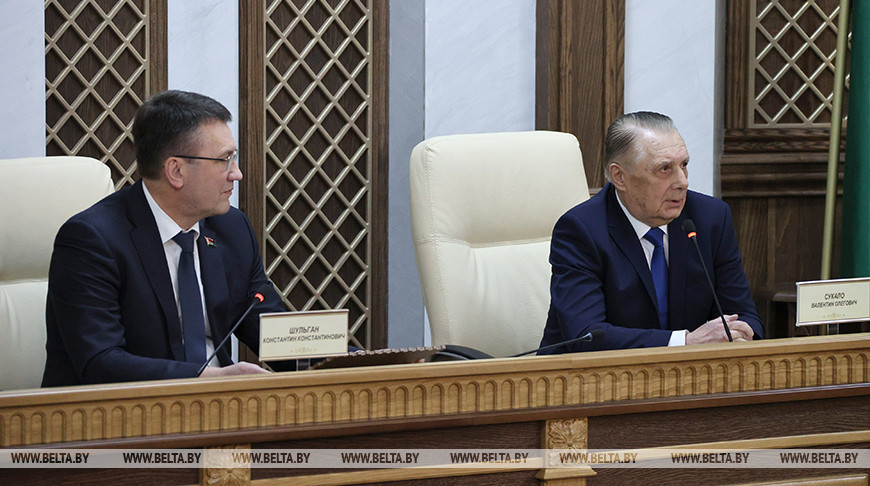 Министр связи и информатизации Константин Шульган и председатель Верховного Суда Валентин Сукало