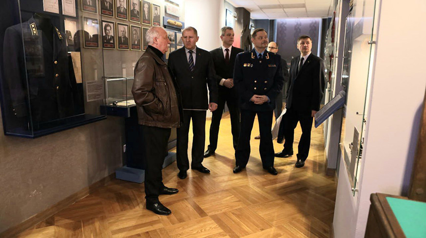 Леонид Якубович во время посещения музейной экспозиции. Фото Генпрокуратуры