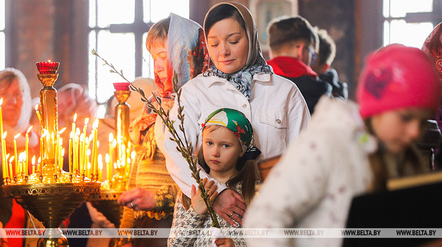 Во время праздничного богослужения в Свято-Николаевском гарнизонном соборе в Брестской крепости