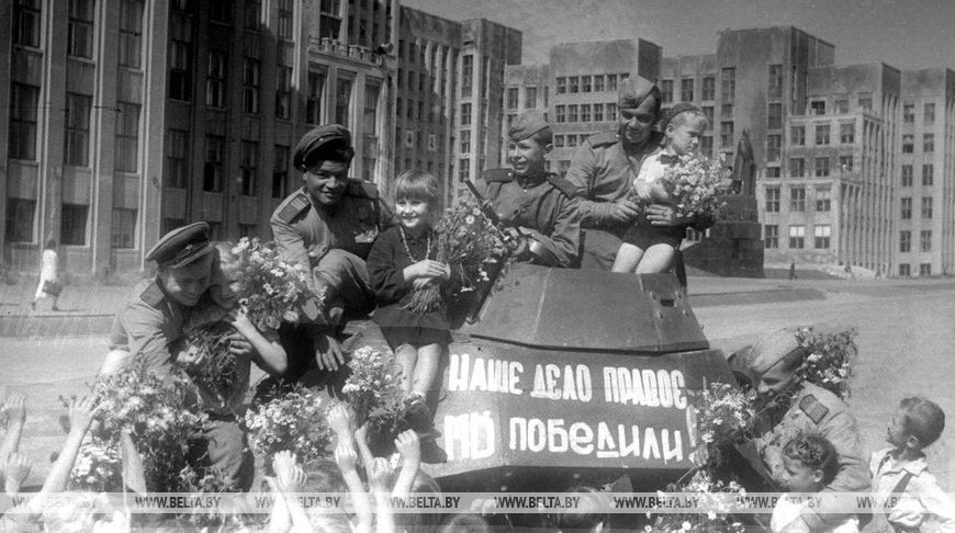 Встреча советских воинов-победителей в Минске в мае 1945 года